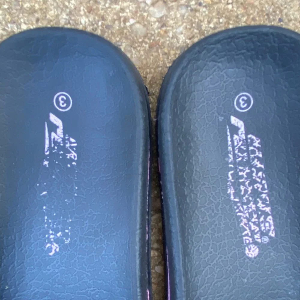 Wave Runner slides water shoes black kids size 3‎